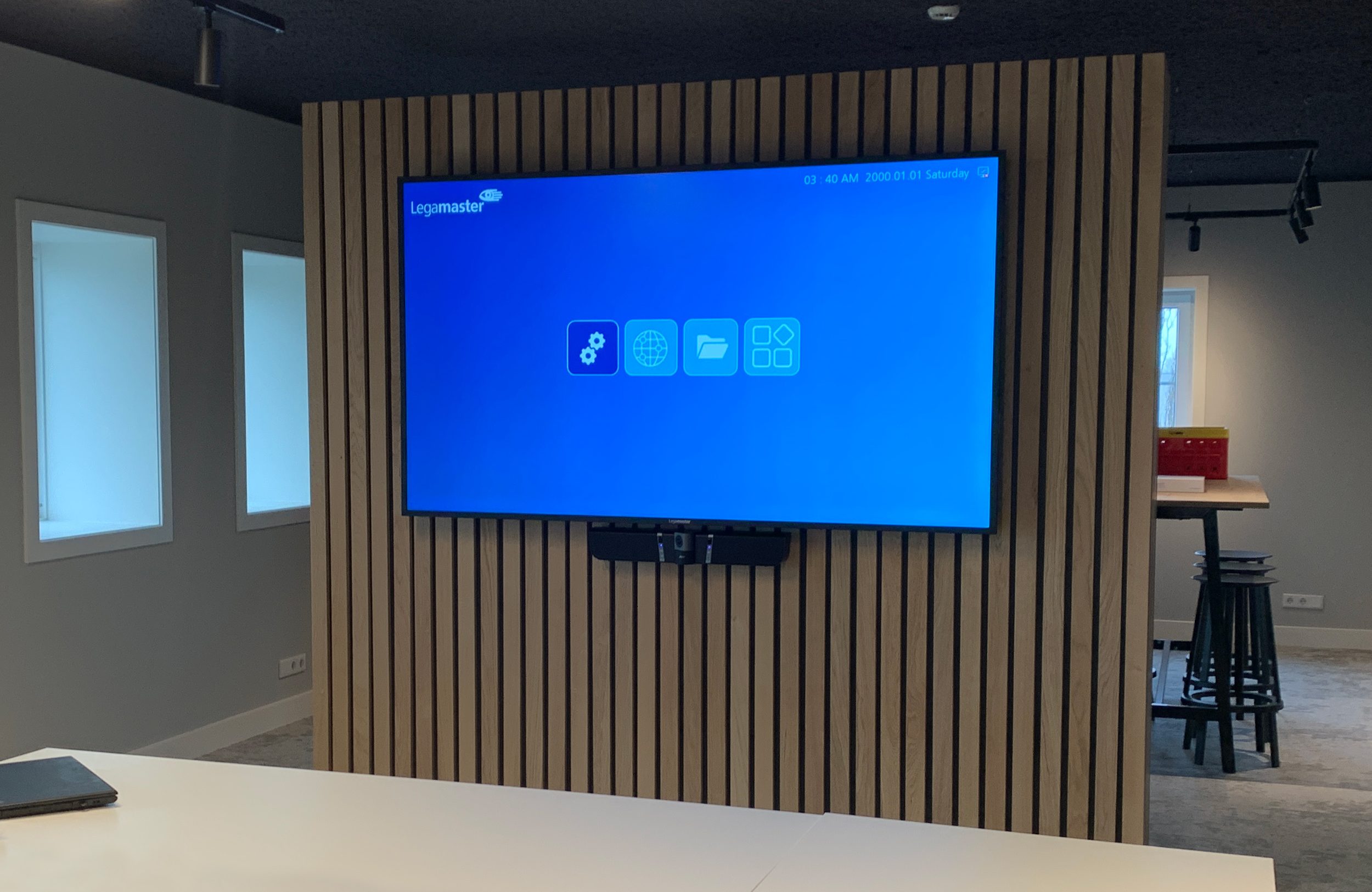 86 inch beeldscherm Hemink Nijkerk